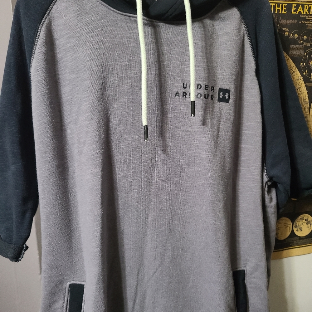 Mens like new ss under armour tshirt